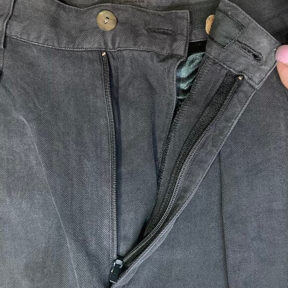 Tommy Bahama women’s silk shorts, size 10 gray sand washed silk pleat front - Picture 6 of 10